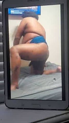 SHEMALE STROLL