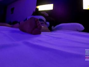 La secretaria cuckold follando frente a su marido