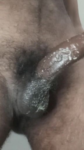 Maine lund par thuk lagakar aur tel lagakar chamkila ho gya kala lund   Clip 1