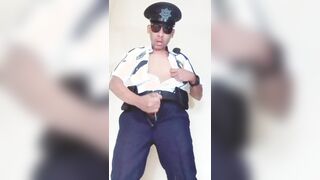 002 PoliciaUnifom Nipple y POPSHOT!!! Police Uniformes Lechazo Cop fetish