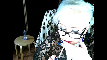 A day in the life of a mature webcam whore .!. ))