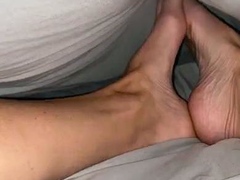 Lezlyan aka la_little_dancer_feet OnlyFans - Come crawl