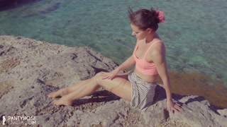 Melisa Mendini ripping stockings