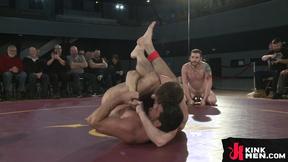 ”Muscular wrestlers can't handle each other during the round”