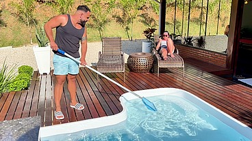 Corno me pegou no flagra dando pro piscineiro