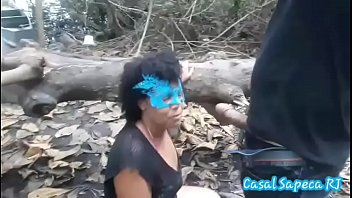 Dogging na Beira da Lagoa (Barra da Tijuca) Marido me Levou pra meter muito com v&aacute_rios desconhecidos - V&iacute_deo Completo em Xvideos Red