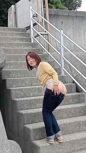 Outdoor Exposure in Ultra-low-rise Jeans