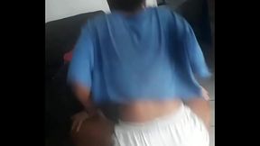 Novinha dan&ccedil_ando funk @ dela nos pr&oacute_ximos v&iacute_deos