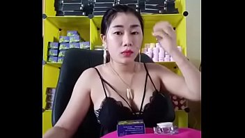 ស្រីតា Live លក់ឡេបញ្ចេញដោះអោយមើលហ្រ្វីៗ