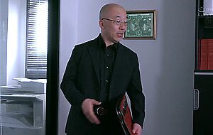 Juq-282 a married woman secretary gets fucked in the pr