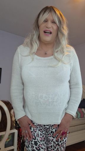 Lets Be Woman Together and Get Each Other Wet!