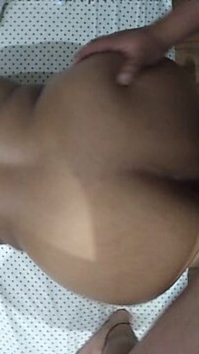 Big-assed latina gives amazing blowjob at home