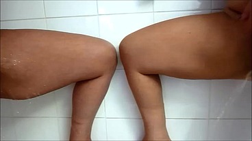 Cheyenne-and-Phillipa-Pissing