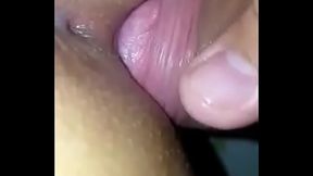 NOVINHA DANDO GOSTOSO PARA O CUNHADO ENQUANTO IRM&Atilde_ FOI TRABALHAR