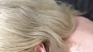 Rasblandat avsugning, ridning &#8211; POV anal POV-film av amatör blond MILF-slyna som blir analt knullad av BBC