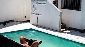 flagrei minha vizinha fudendo com negao na piscina