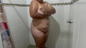 What a Rich Body My Neighbor Has, I Go Into Her House and Catch Her Bathing, She Has Very Rich Good Tits