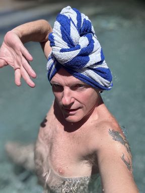 Morning time in my pool.. wake up!!!