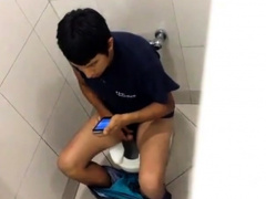 Str8 spy guy in public toilet