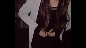 【個撮】露出狂の変態男の娘が木陰でお尻を出す動画