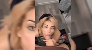 chloe se fait remplir dans la salle de bain