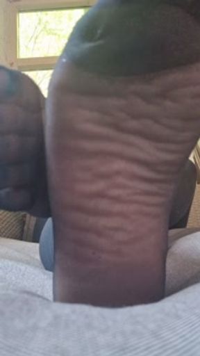 Whatch my nylon feet very close while I enjoy my coffee. Think what you can do with them.🤤