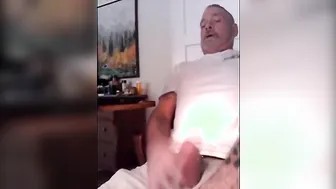 Bearded hairy daddy jerks off his big cock