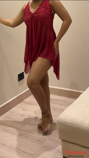 Indian girl seducing her boyfriend with her sexy moves🤤