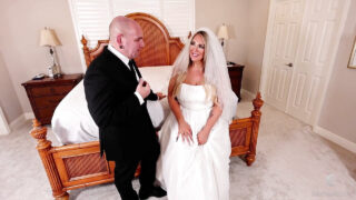 Lingeri BBW MILF Savvy G får dobbelt penetration og blowjob i gruppesex med Jay Playhard og Will Bang