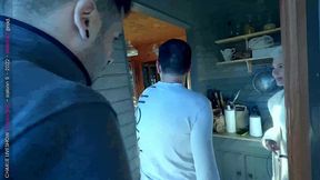 la milf se fait baiser par 3 gars dans son airbnb