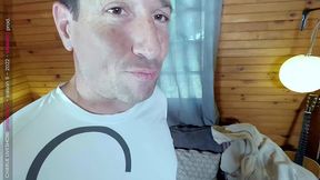 la milf se fait baiser par 3 gars dans son airbnb