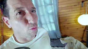 la milf se fait baiser par 3 gars dans son airbnb