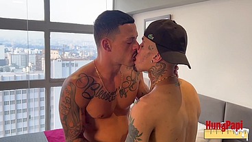 O NOVINHO GOSTOSO SENTINDO A PIROCA ENTRAR