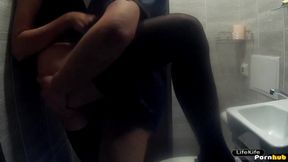 Amateur girlfriend shows off her squirting skills at night club toilet