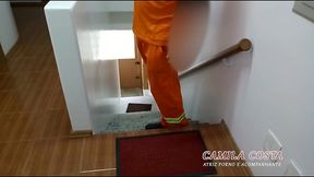camila costa - situacao real com estranho. gari estava varrendo minha rua e pediu um cafe. dei o cafe, um boquete e a buceta pra ele.