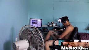 MachoIO.com - Good looking hunk strokes his monkey and cums all alone