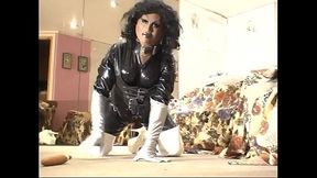 Roxina2006EbonyGirlInCorset300406XL.WMV