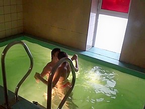 Sex with super sexy girlfriend in the pool