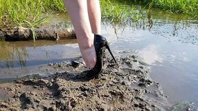 Wrecked high heels in mud, pumps in mud, high heels wet, muddy shoes, girl in mud, wetlook