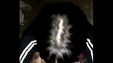 Se la chupe en p&uacute_blico al novio de mi amiga
