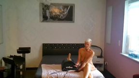 Amateur platinum rides Sybian like a pro