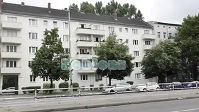 Tattooed mature beauty loves to fuck in her pussy