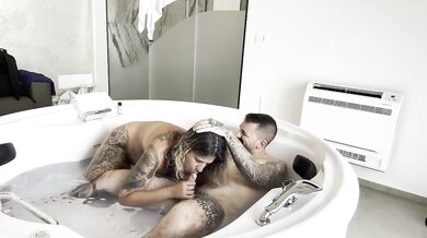 Hot blonde jacuzzi fucking amateur couple raw anal