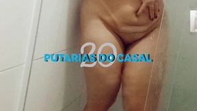 coroa se depilando no banheiro enquanto corno do marido saiu para trabalhar.