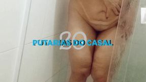 coroa se depilando no banheiro enquanto corno do marido saiu para trabalhar.