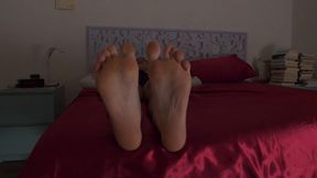 What feet rest in that room?