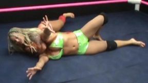 SEXY HOT LADIES WRESTLING - VHawk vs APRIL HUNTER