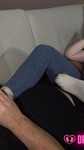 Laura's Sweaty Feet Session - dreamgirls in Socks
