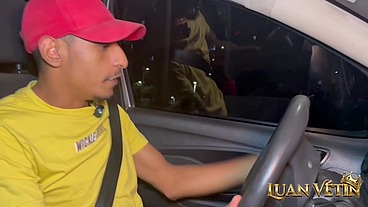 Motorista de Aplicativo, faz suruba ah 4 dentro do carro