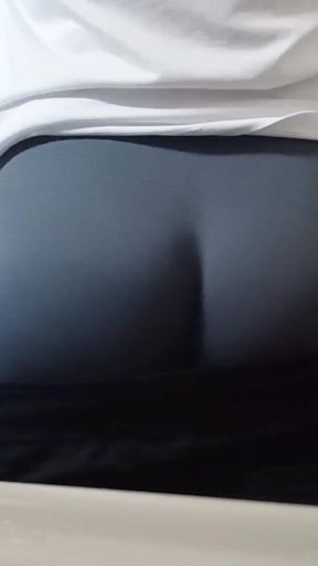 I Love to Show My Big Ass in the Bathroom